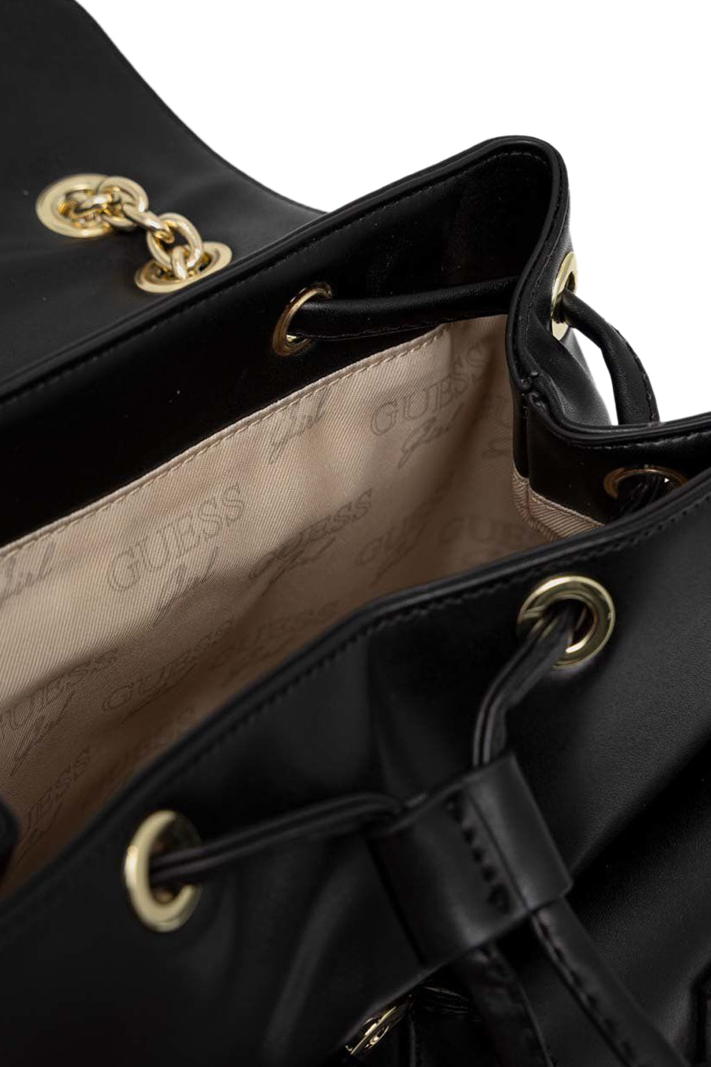 Раница в черно Guess