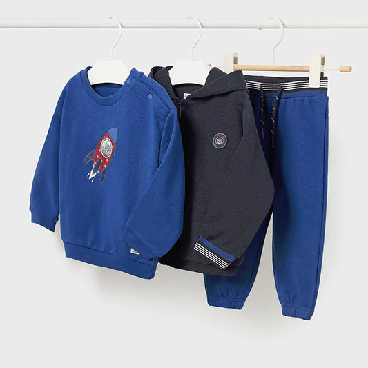 Спортен комплект за момче от три части MAYORAL