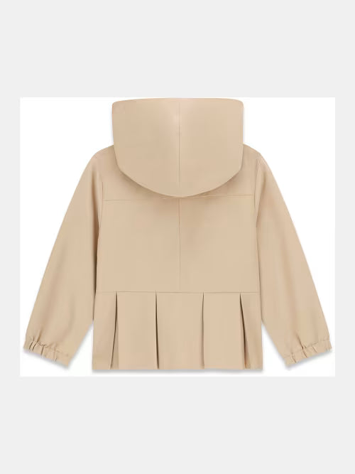 Яке за момиче Guess