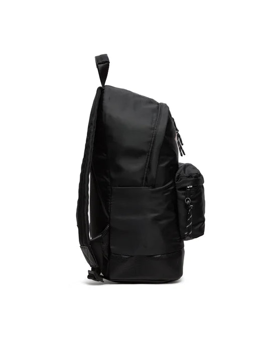 Раница в черно Guess